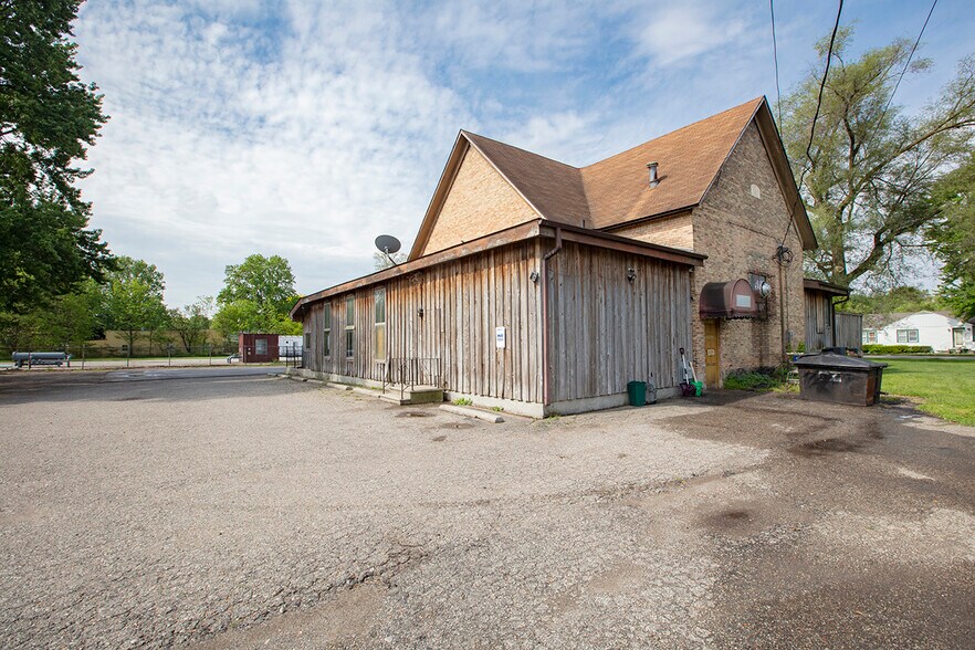 More Photos Of 57968 County Road 7, Elkhart Restaurant For Sale