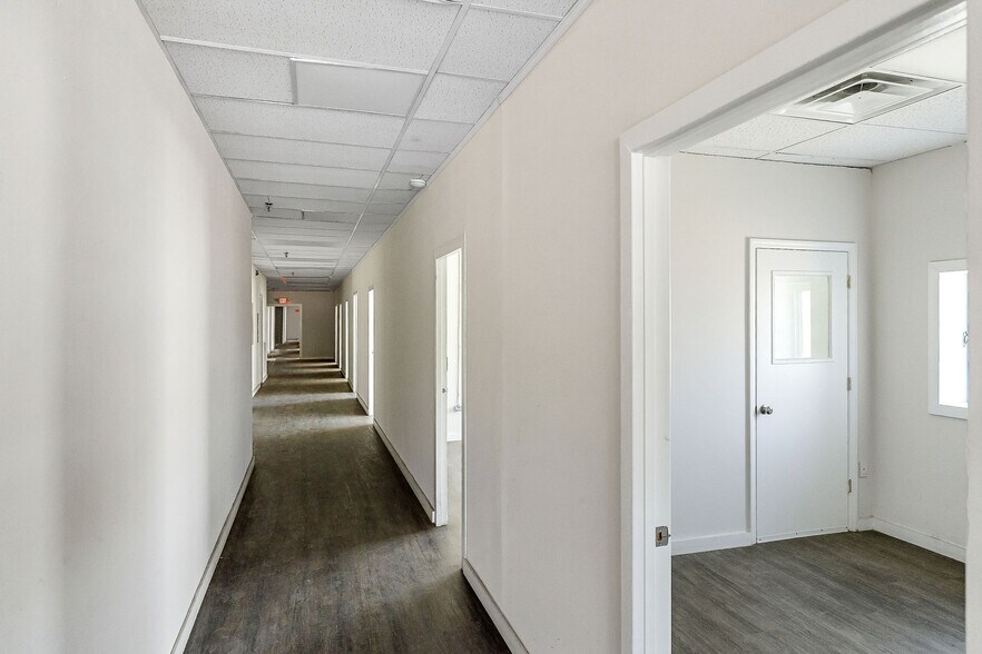 More Photos Of 204 Red Rd, McMinnville Warehouse For Sale