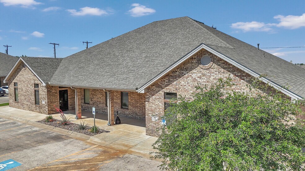 More Photos Of 707 Tradewinds Blvd, Midland Office For Lease