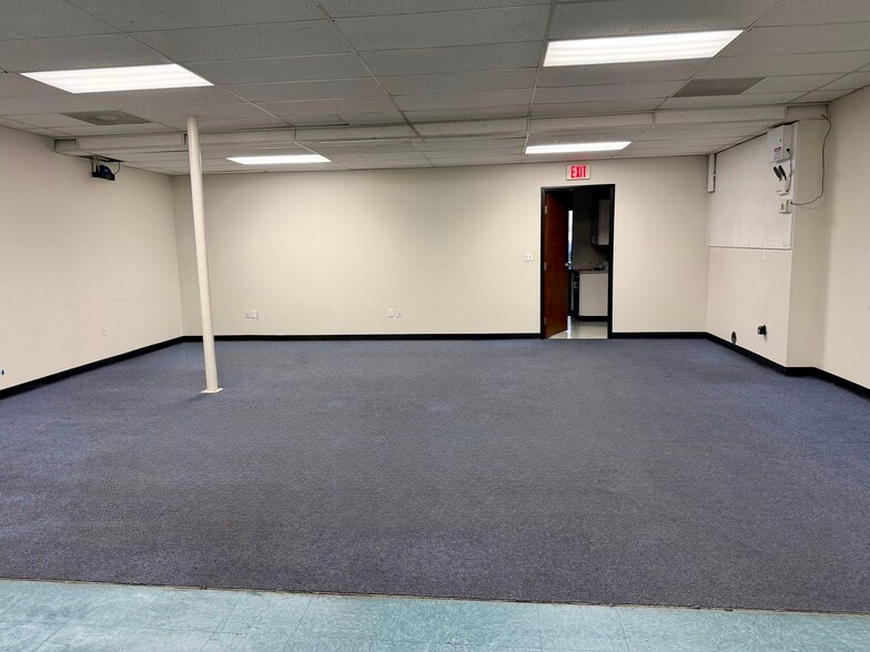 More Photos Of 2675 Junipero Ave, Signal Hill Warehouse For Lease