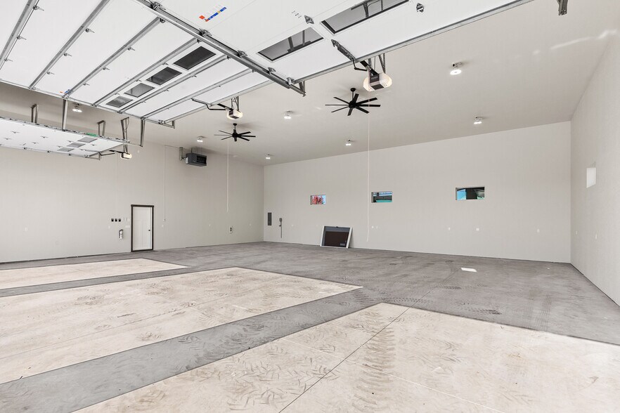 More Photos Of 9990 N Lyle Loop, Hayden Warehouse For Sale