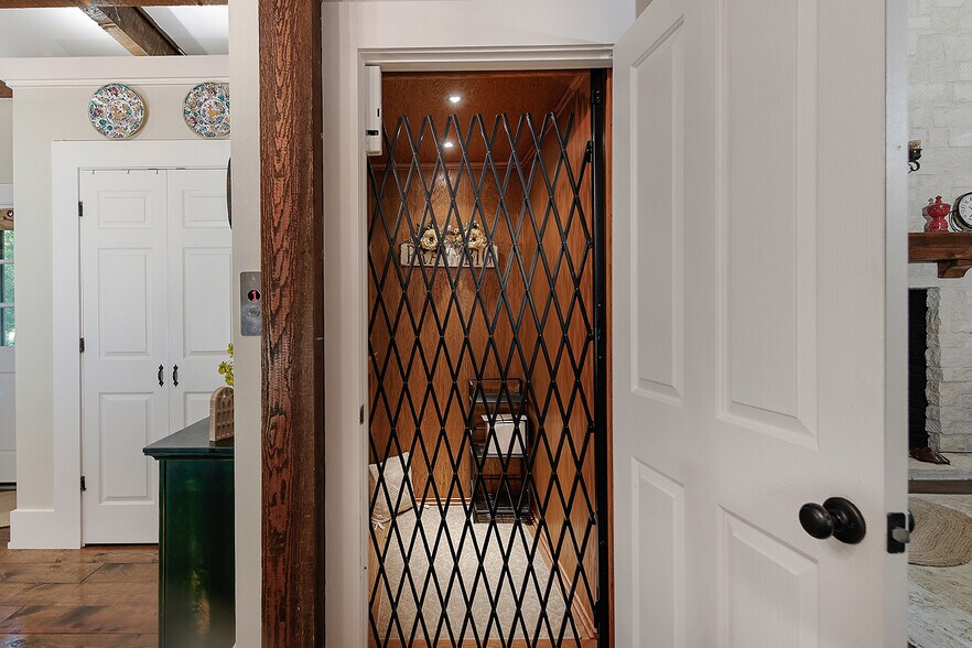 More Photos Of 15598 Bedford Ln, Conroe Specialty For Sale