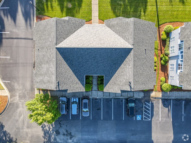 More Photos Of 18125-18131 W Catawba Ave, Cornelius Office For Lease