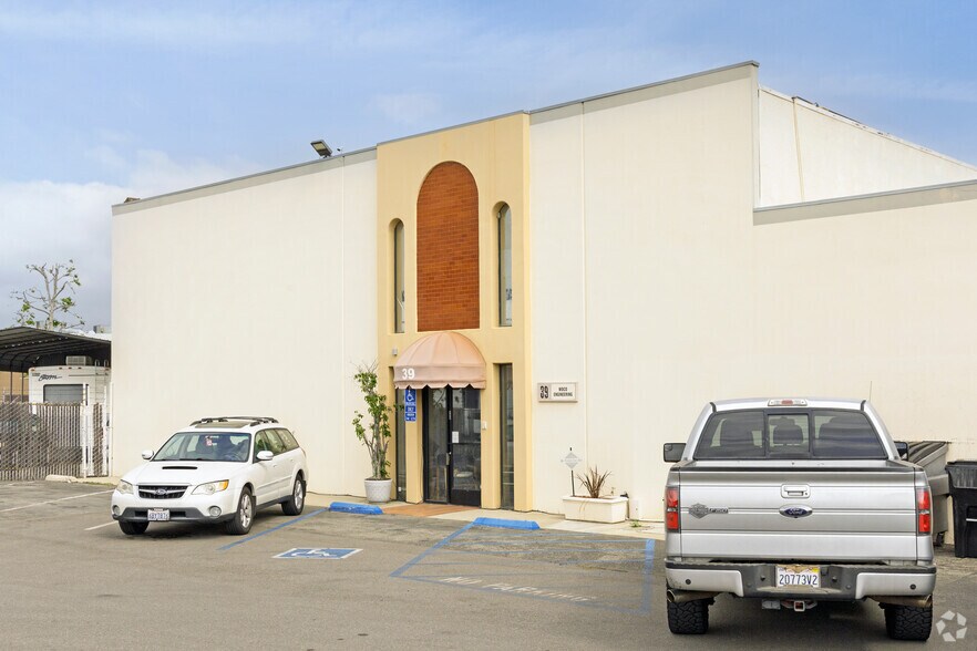 More Photos Of 10621 Bloomfield St, Los Alamitos Unknown For Lease