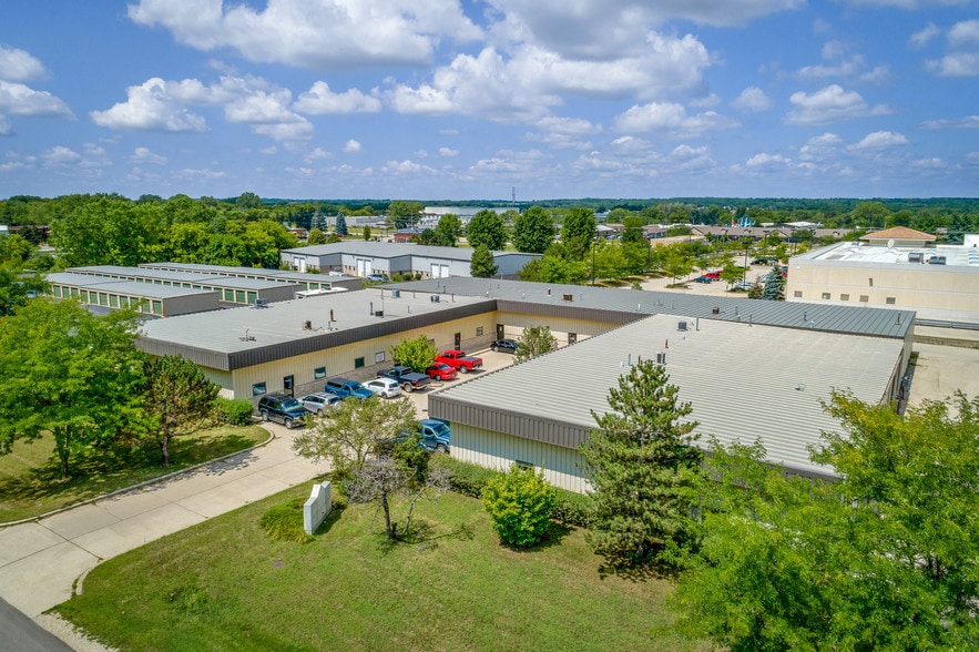 More Photos Of 2404 Spring Ridge Rd, Spring Grove Warehouse For Lease