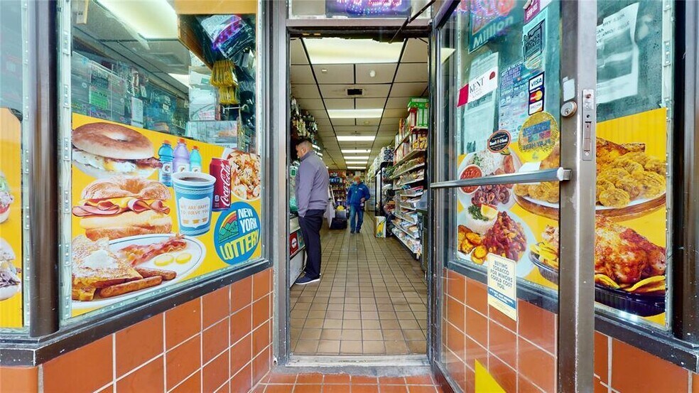 More Photos Of 166 W Park Ave, Long Beach Storefront Retail Office For Sale