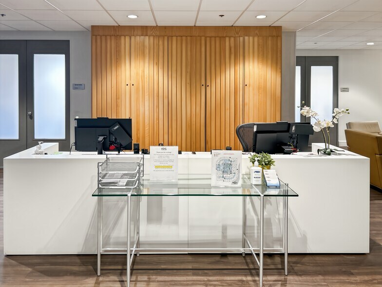 More Photos Of 10451 Mill Run Cir, Owings Mills Coworking Space