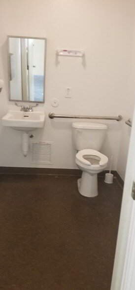 More Photos Of 932 NE 24th Ln, Cape Coral Light Manufacturing For Lease