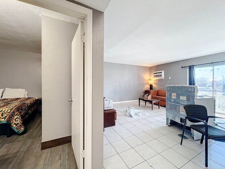 More Photos Of 307 E Vine St, Kissimmee Hotel For Sale