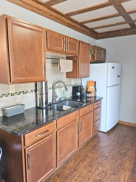 More Photos Of 662 New Castle Rd, Butler Office For Sale