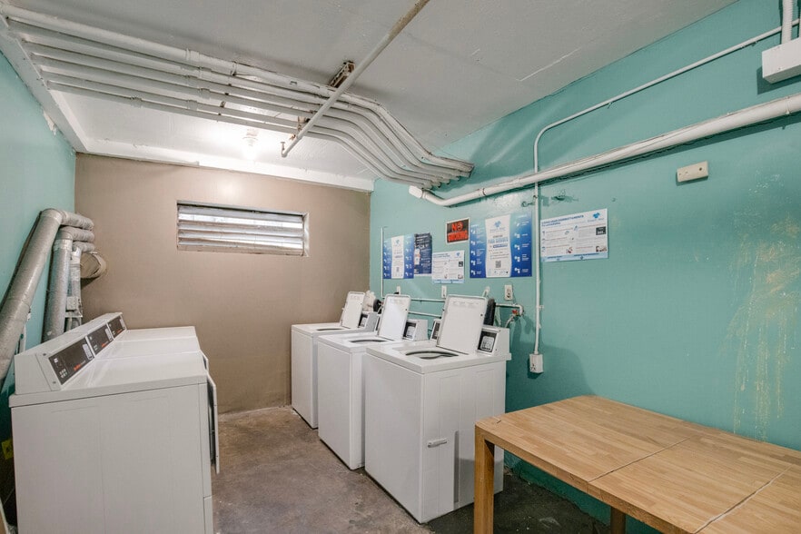 More Photos Of 1959 Grace Ave, Los Angeles Apartments For Sale