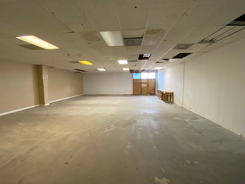 More Photos Of 2723 W 11th St Rd, Greeley Storefront Retail Office For Sale