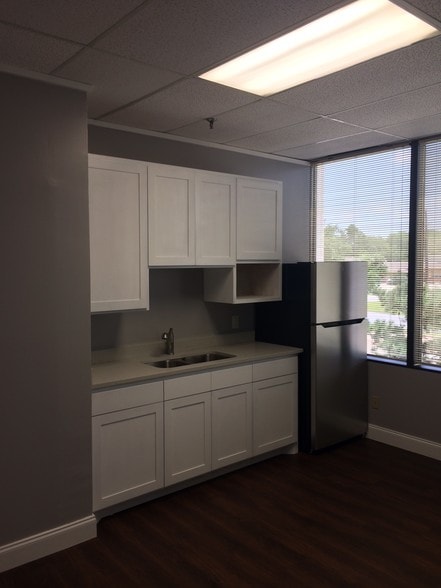 More Photos Of 1800 Teague Dr, Sherman Office For Lease