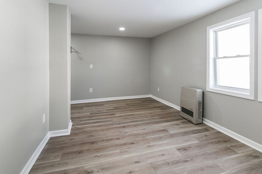 More Photos Of 4527 South St, Jamesville General Retail For Sale