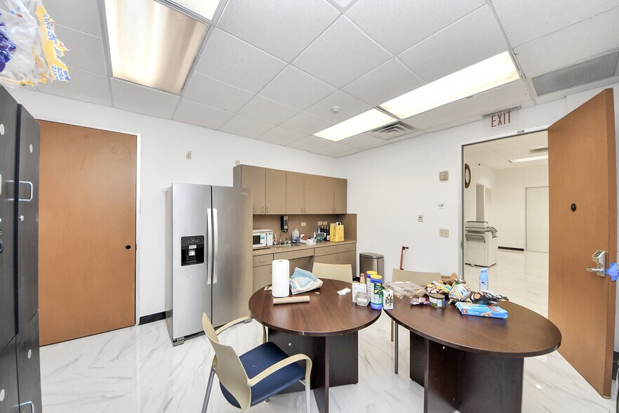 More Photos Of 7012 Barker Cypress Rd, Cypress Office For Sale