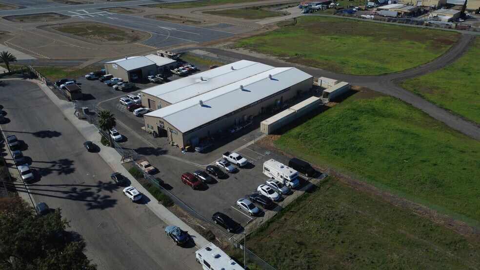 More Photos Of 8520 Railroad Ave, Santee Manufacturing For Lease