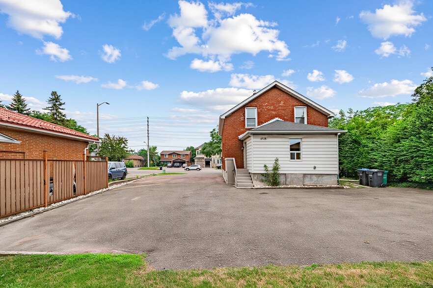 More Photos Of 3569 Cawthra Rd, Mississauga Office For Sale