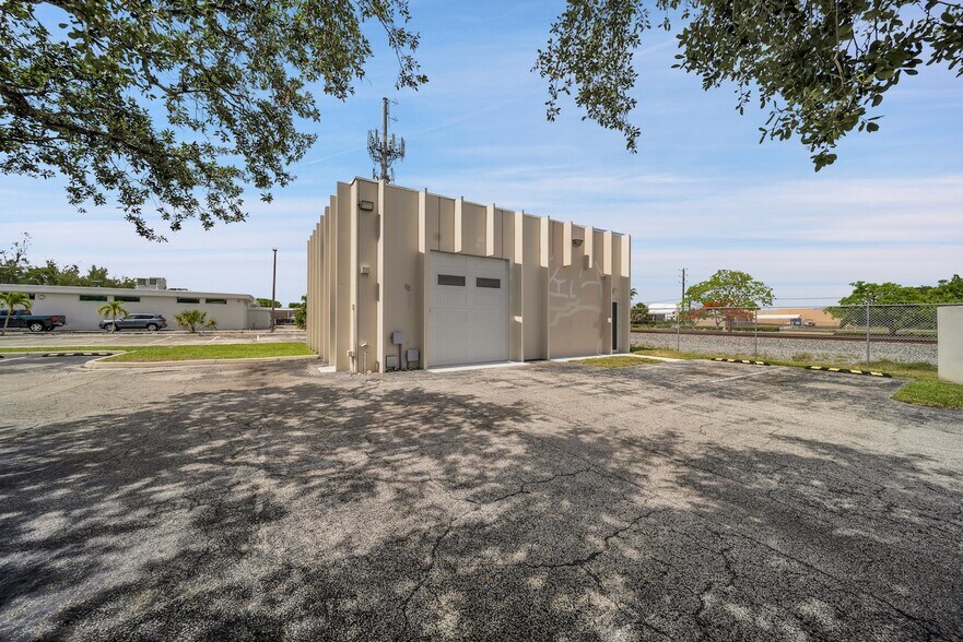 More Photos Of 6061 NE 14th Ave, Fort Lauderdale Medical For Lease