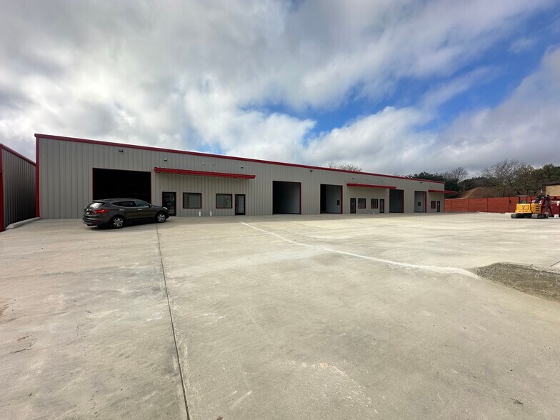 More Photos Of 13807 Bulverde Rd, San Antonio Flex For Lease
