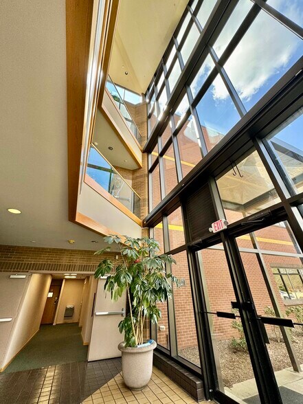 More Photos Of 2127 Espey Ct, Crofton Medical For Lease