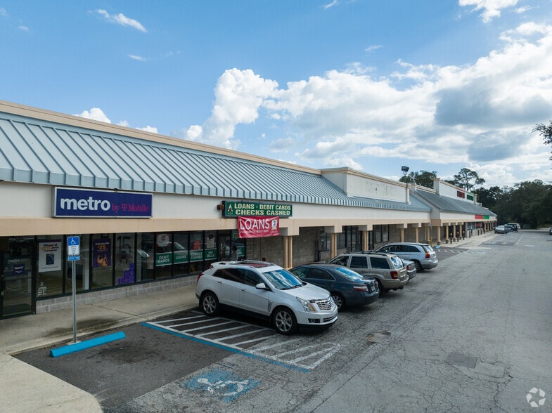 More Photos Of 5751 N Main St, Jacksonville Unknown For Lease