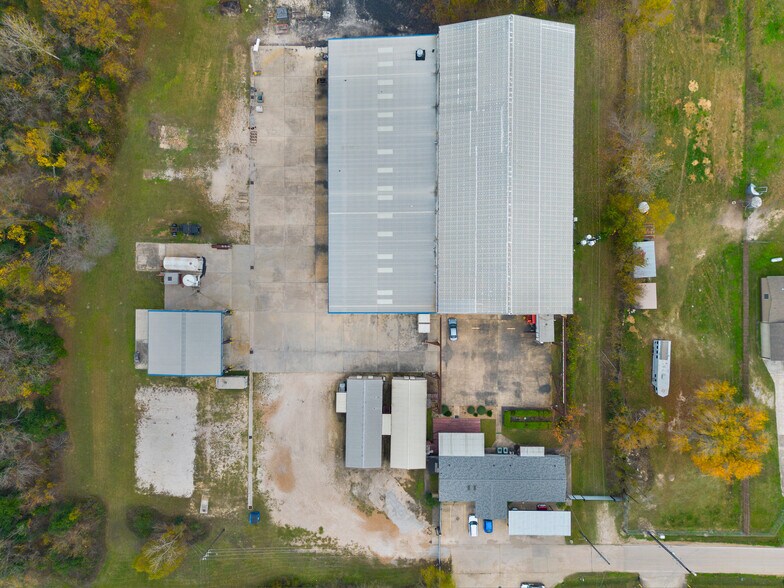 More Photos Of 12050 Proctor St, Houston Warehouse For Lease