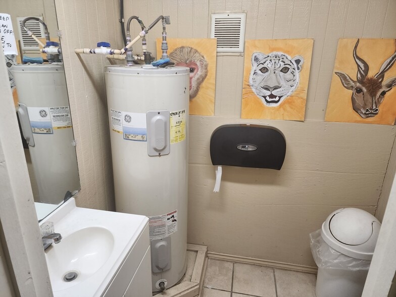 More Photos Of 9618 FM 1462 Rd, Alvin Convenience Store For Sale