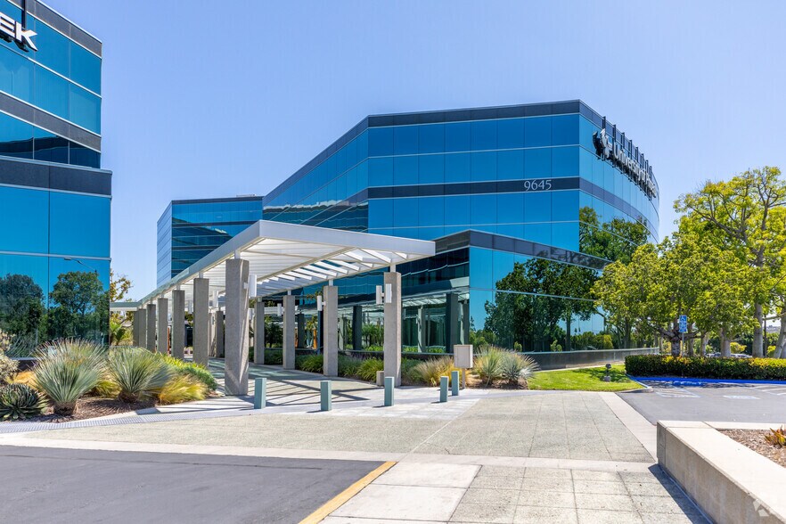 More Photos Of 9655 Granite Ridge Dr, San Diego Unknown For Lease