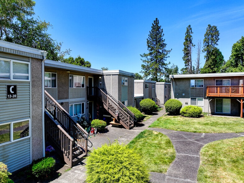 Primary Photo Of 13455 SE Oatfield Rd, Milwaukie Apartments For Sale