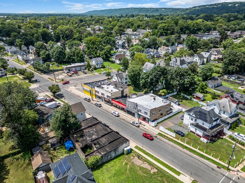 More Photos Of 1011 E 2nd St, Plainfield Storefront For Sale