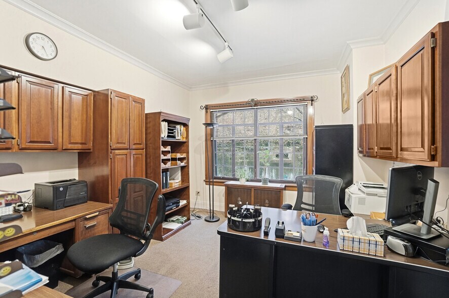 More Photos Of 820 Delta Ave, Cincinnati Office For Sale