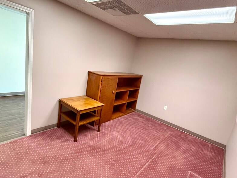 More Photos Of 108 S Main St, Madisonville Office Residential For Sale