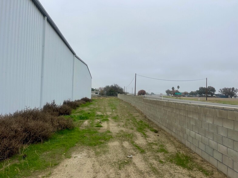 More Photos Of 9840 Cody St, Coalinga Industrial For Lease