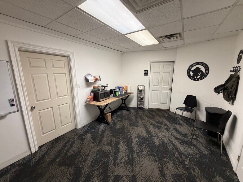More Photos Of 825 W Professional Pl, Chesapeake Light Manufacturing For Lease