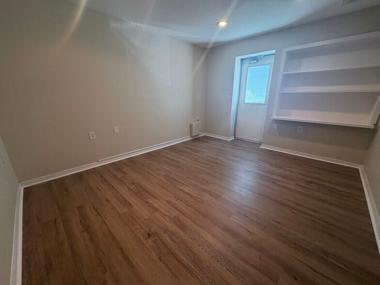More Photos Of 3903 Industry Blvd, Lakeland Warehouse For Lease