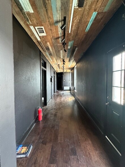 More Photos Of 1511 E 6th St, Austin Storefront Retail Office For Lease
