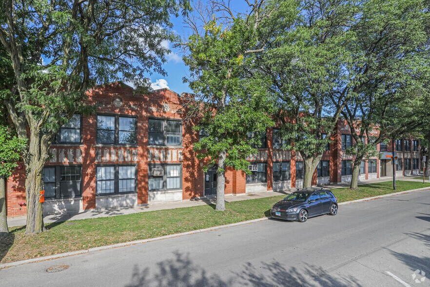 More Photos Of 4646-4660 N Ravenswood Ave, Chicago Office For Sale