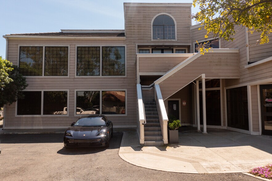 More Photos Of 20042 Beach Blvd, Huntington Beach Loft Creative Space For Sale