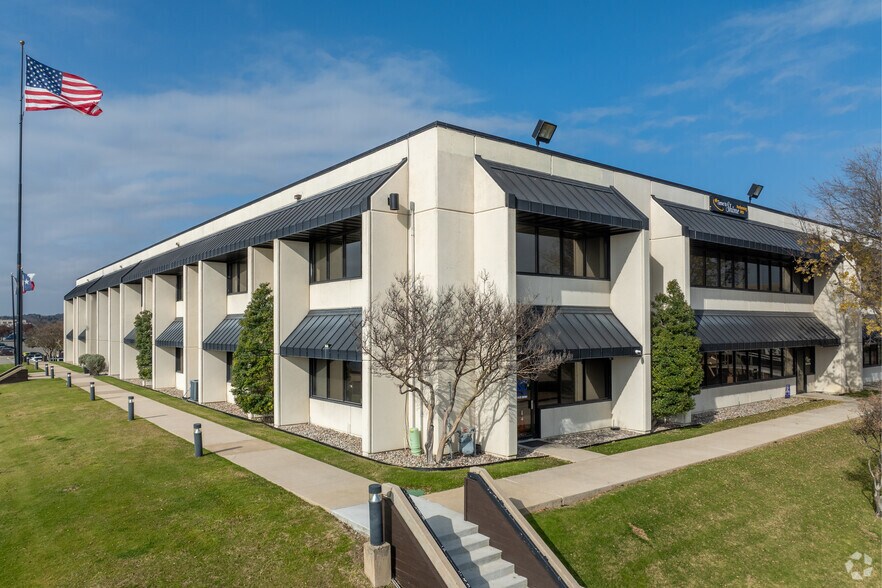 More Photos Of 5751 Kroger Dr, Fort Worth Office For Lease