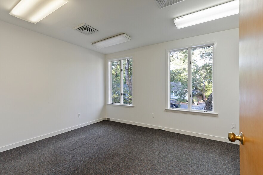 More Photos Of 8417 Patterson Ave, Richmond Office For Lease