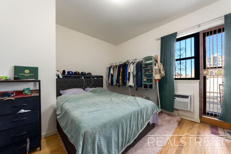 More Photos Of 90 Moore St, Brooklyn Apartments For Sale