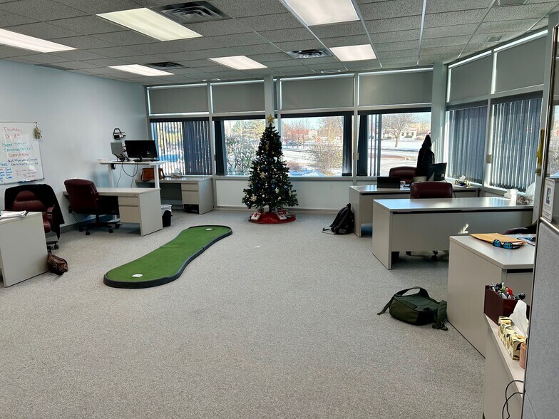 More Photos Of 2575 Ouellette Pl, Windsor Office For Lease