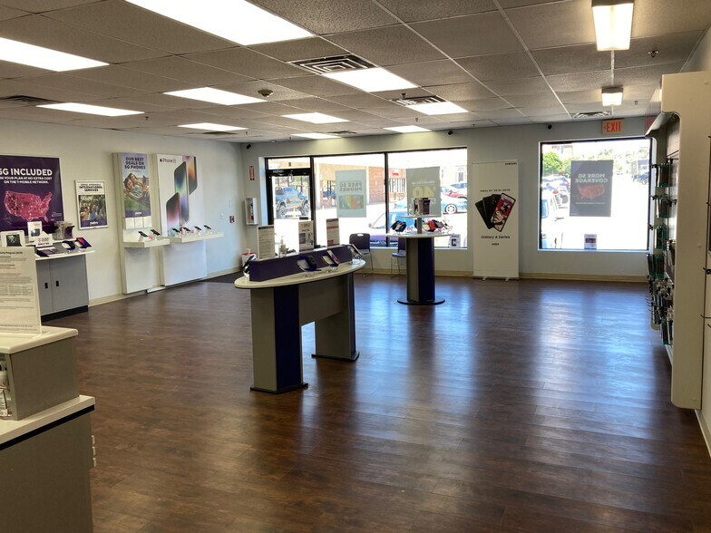 More Photos Of 200 Main St, Haverhill General Retail For Lease