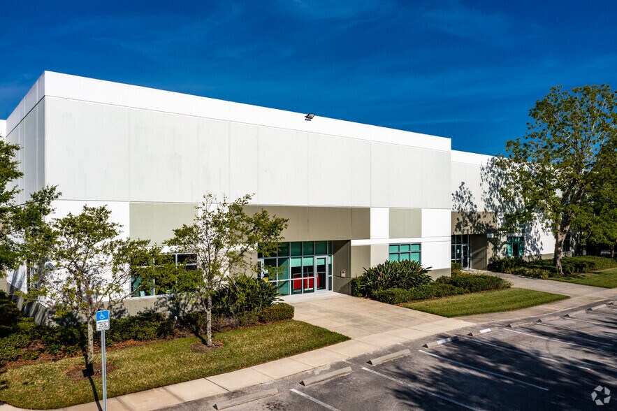 More Photos Of 2855 Interstate Dr, Lakeland Industrial For Lease