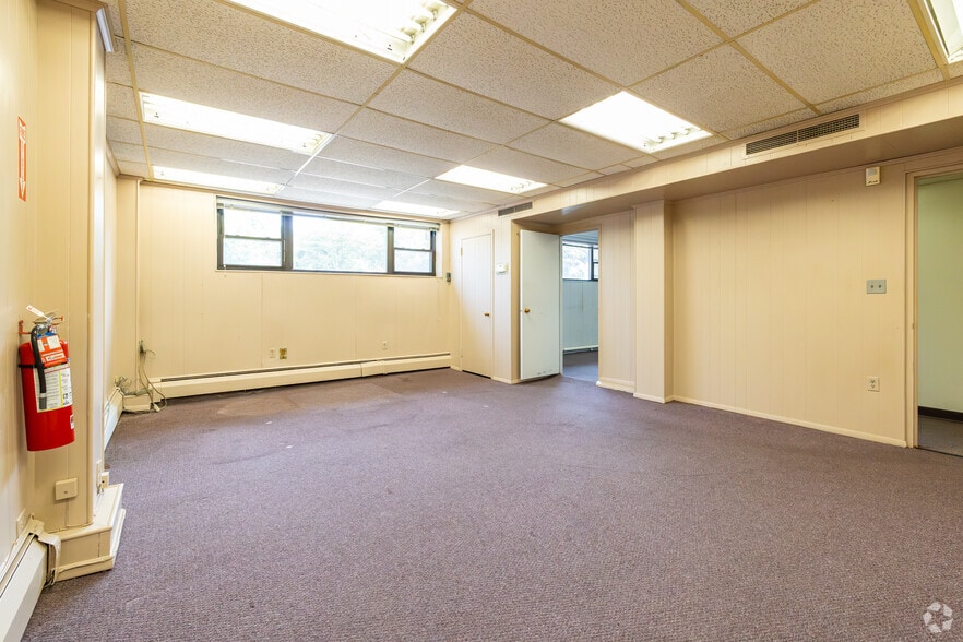 More Photos Of 3243 49th St, Astoria Freestanding For Lease