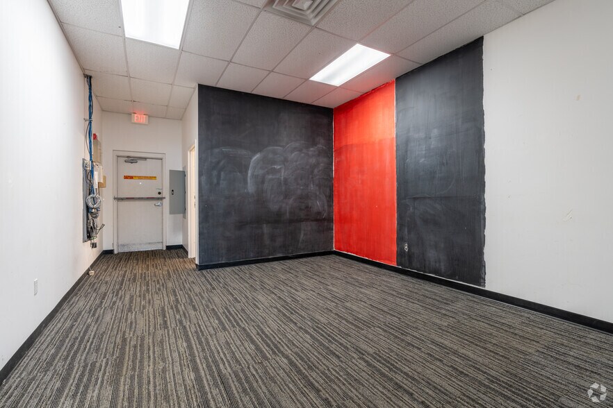 More Photos Of 1498 E Main St, Cottage Grove Storefront For Sale