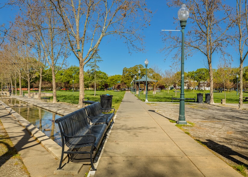 More Photos Of 220 Windsor River Rd, Windsor Apartments For Sale