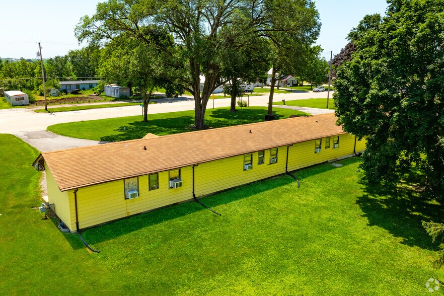 More Photos Of 710 New York Ave, Creston Hotel For Sale