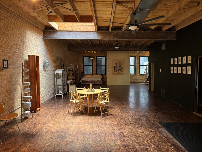 More Photos Of 1109 W Fulton Market, Chicago Flex For Sale
