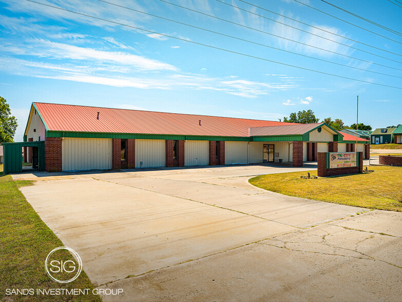 Primary Photo Of 1805 E Highway 9, Seminole Light Distribution For Sale